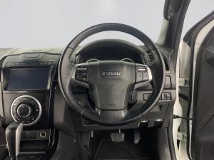 Isuzu D-MAX 300 LX 4X4 automatic D/C - Image 11