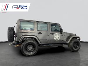 Jeep Wrangler Unltd Sahara 3.6L V6 automatic - Image 10