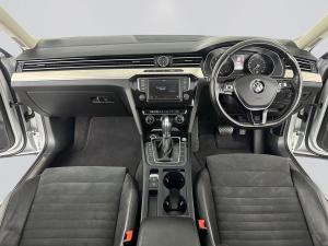 Volkswagen Passat 2.0 TSI R-LINE DSG - Image 9