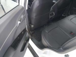 Mahindra XUV3XO 1.2T AX7L automatic - Image 18