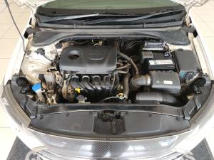 Hyundai Elantra 1.6 Executive - Image 9
