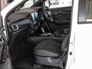 Isuzu D-Max 3.0TD double cab V-Cross 4x4 - Image 11