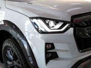 Isuzu D-Max 3.0TD double cab V-Cross 4x4 - Image 6