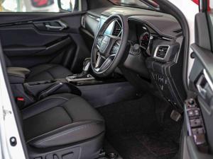 Isuzu D-Max 3.0TD double cab V-Cross 4x4 - Image 7