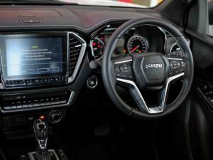 Isuzu D-Max 3.0TD double cab V-Cross 4x4 - Image 9