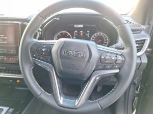 Isuzu D-Max 3.0TD double cab V-Cross - Image 8