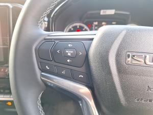 Isuzu D-Max 3.0TD double cab V-Cross - Image 9