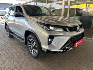 Toyota Fortuner 2.4GD-6 manual - Image 1