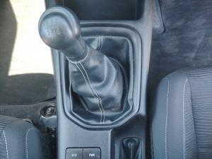 Toyota Hilux 2.4GD-6 Xtra cab Raider manual - Image 12