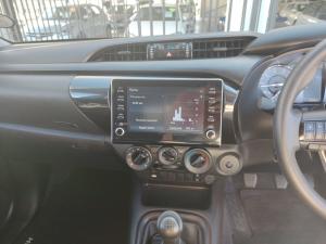 Toyota Hilux 2.4GD-6 Xtra cab Raider manual - Image 15
