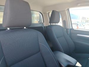 Toyota Hilux 2.4GD-6 Xtra cab Raider manual - Image 17