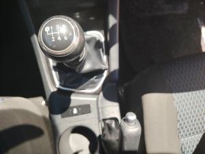 Toyota Corolla Quest 1.8 Plus manual - Image 11