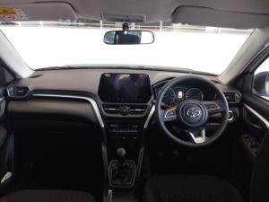 Toyota Urban Cruiser 1.5 XR manual - Image 6