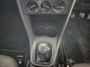 Volkswagen Polo Vivo 1.4 Trendline - Image 19