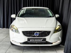 Volvo V40 D4 Momentum - Image 2