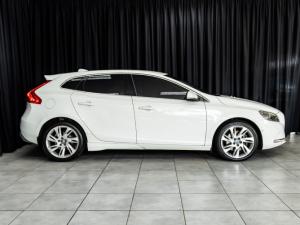 Volvo V40 D4 Momentum - Image 3