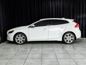 Volvo V40 D4 Momentum - Image 6