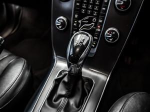 Volvo V40 D4 Momentum - Image 8