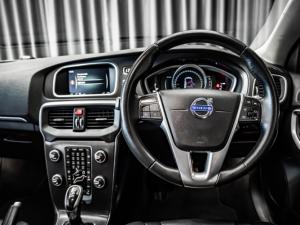 Volvo V40 D4 Momentum - Image 9