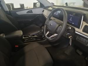 Mahindra XUV300 1.2T W6 - Image 5