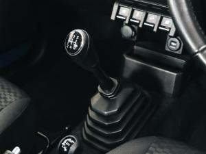 Suzuki Jimny 1.5 GLX AllGrip 3-door manual - Image 15