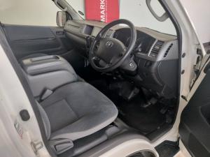 Toyota Quantum 2.5D-4D GL 10-seater bus - Image 17