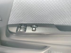 Toyota Quantum 2.5D-4D GL 10-seater bus - Image 27