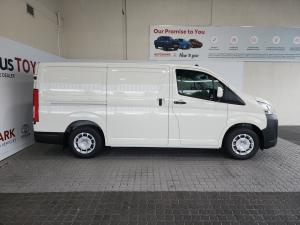 Toyota Quantum 2.8 LWB panel van manual - Image 3