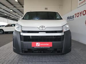Toyota Quantum 2.8 LWB panel van manual - Image 4