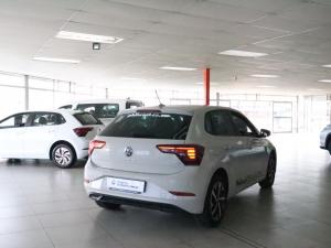 Volkswagen Polo hatch 1.0TSI Life auto - Image 4