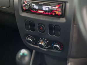 Nissan NP200 1.6i - Image 17