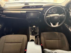 Toyota Hilux 2.4GD-6 double cab Raider manual - Image 6