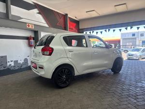 Toyota Vitz 1.0 XR manual - Image 2