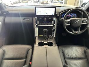 Toyota Land Cruiser 300 3.5T GR-Sport - Image 6
