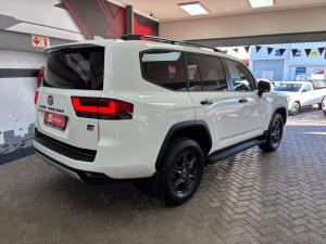 Toyota Land Cruiser 300 3.5T GR-Sport - Image 2