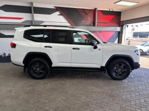 Toyota Land Cruiser 300 3.5T GR-Sport - Image 3