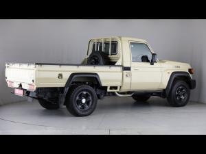 Toyota Land Cruiser 79 2.8GD-6 single cab auto - Image 2