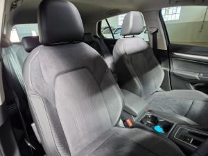 Volkswagen Golf 1.4 TSI Life + Tiptronic - Image 13