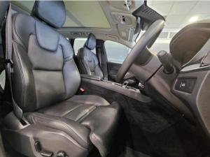 Volvo XC60 B5 AWD Essential - Image 10