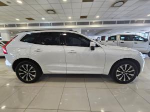 Volvo XC60 B5 AWD Essential - Image 2
