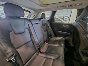 Volvo XC60 B5 AWD Essential - Image 5