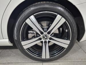 Mercedes-Benz C-Class C200 Avantgarde - Image 17