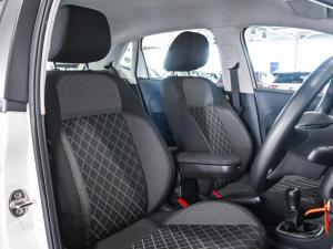 Volkswagen Polo Vivo hatch 1.6 Style - Image 10