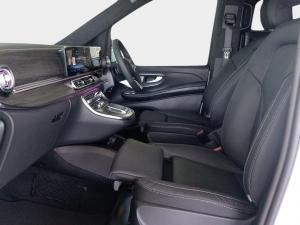 Mercedes-Benz V-Class V300d Exclusive - Image 18