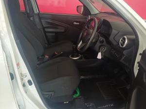 Toyota Vitz 1.0 XR manual - Image 10