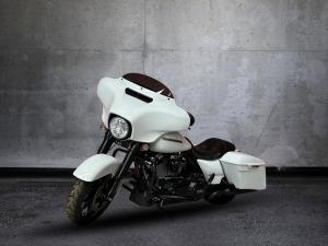 Harley Davidson Street Glide 114 Anniversary - Image 4