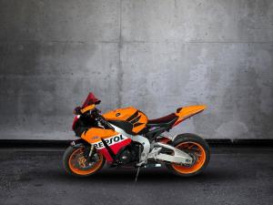 Honda CBR 1000 RR Fireblade - Image 2