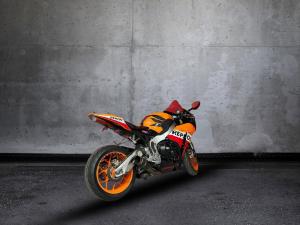 Honda CBR 1000 RR Fireblade - Image 3