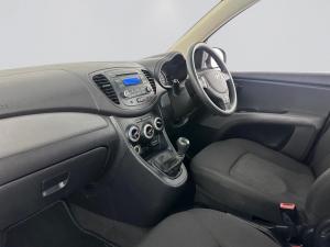 Hyundai i10 1.25 GLS/FLUID - Image 12