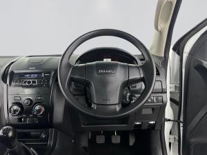 Isuzu D-MAX 250 HO HI-RIDE D/C - Image 17